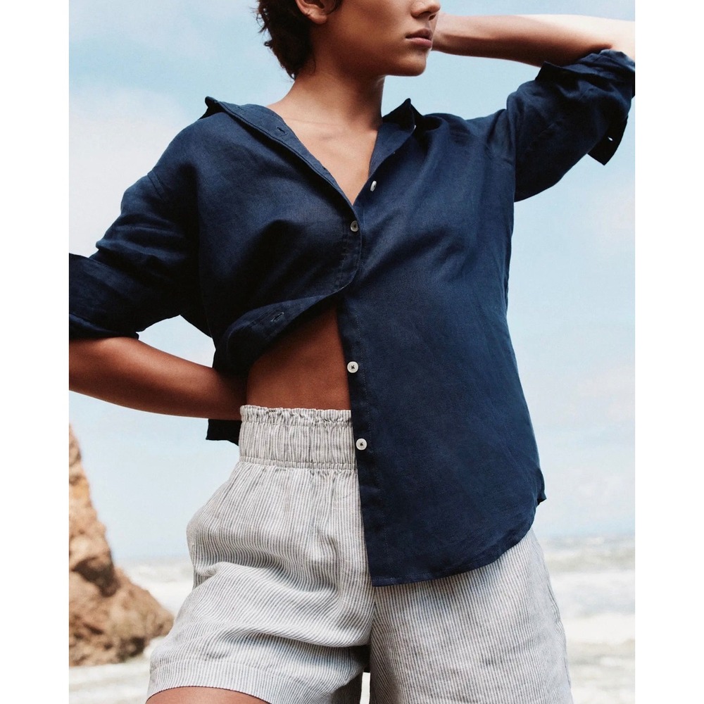 Quince 100% European Linen High Waisted Shorts Blue Pinstripe Large
Resortwear